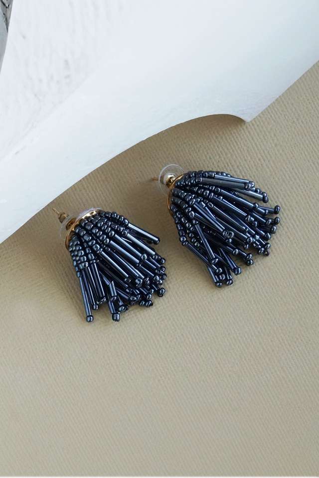 Beads-Bunch-Of-Strands-Hanging-Giving-A-Chic-Girly-Look-To-The-Attire