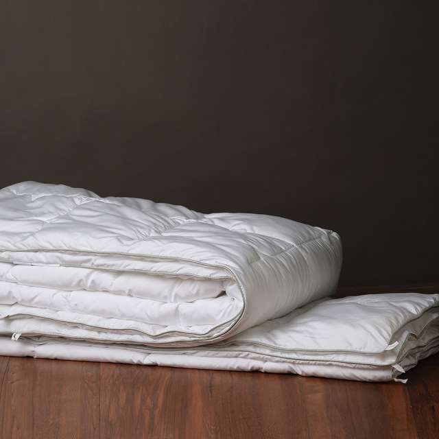 Solid-Dobby-150-GSM-Polyfill-Quilted-Fabric-Single-Quilt