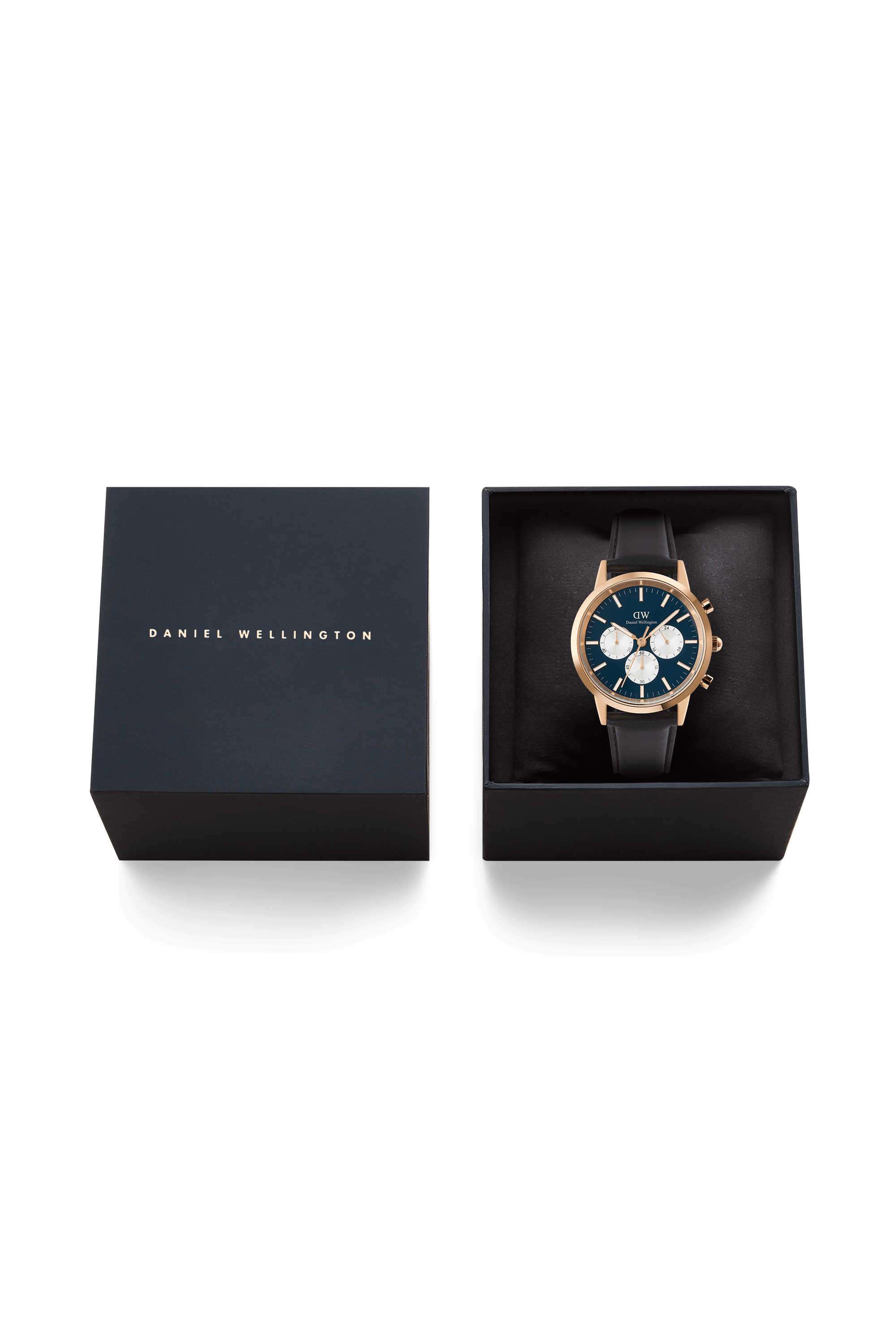 DANIEL WELLINGTON アナログ時計 メンズ Buy Daniel Wellington blue Iconic Men's 42 mm Chronograph Japanese