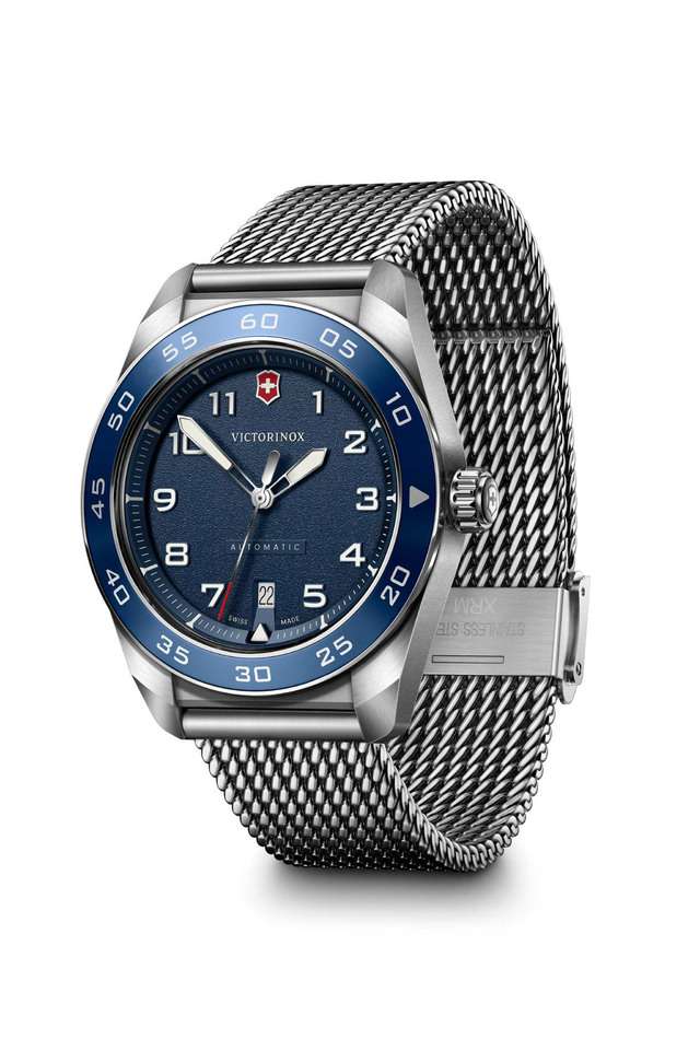 Swiss-Army-Men-s-42-mm-Analogue-Quartz-Watch---Blue-Dial-with-Silver-Metal-Strap-(242045)
